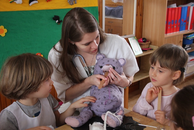 Áfonya macinak fáj a torka. Hogyan vizsgáljuk meg? - kérdezi Petra