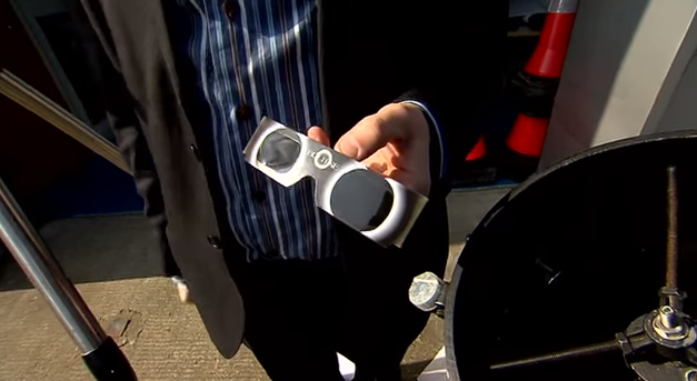 Napfogyatkozás: aggódnak a szülők a gyerekek látása miatt