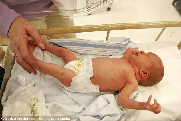 Női börtönök: két órával a szülés után elvették tőle gyermekét