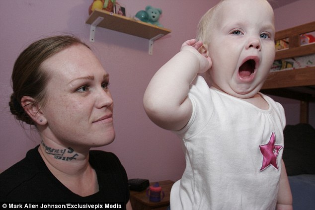 Női börtönök: két órával a szülés után elvették tőle gyermekét