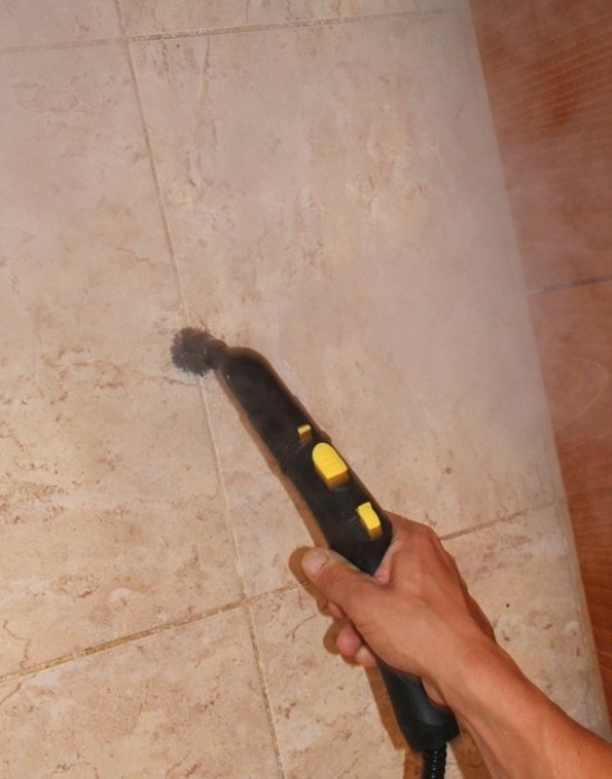 Könnyebben boldogult a gőztisztító a fugákkal