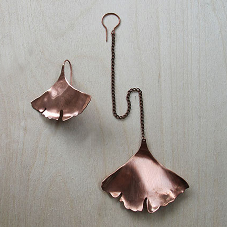 A tavasz ékszertrendje: a felemás fülbevaló