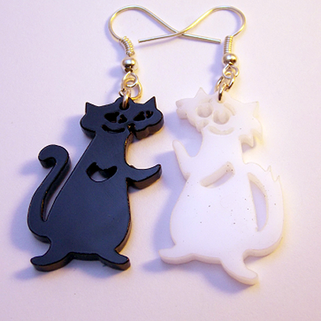 A szezon ékszertrendje: a felemás fülbevaló