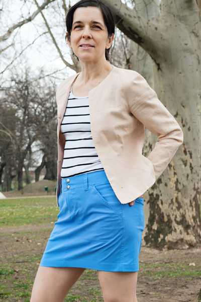 Kék szoknya – Columbia, Naf Naf blézer, H&M csíkos póló – Háda