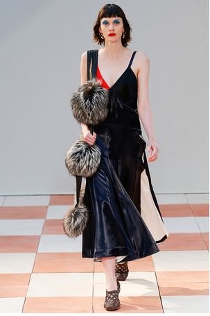 Ismét trendi lesz a spagetti pánt