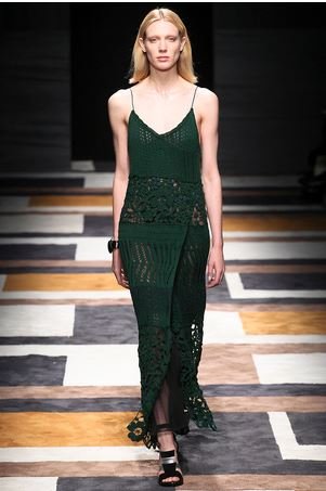 Ismét trendi lesz a spagetti pánt