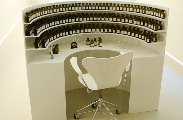 Így dolgoznak a parfümőrök Így dolgoznak a parfümőrök