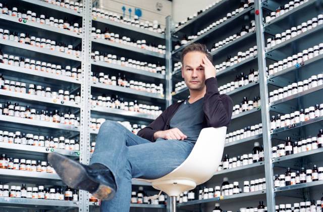 Így dolgoznak a parfümőrök Így dolgoznak a parfümőrök