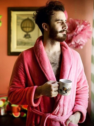 Ki mondta, hogy a pasiknak nem áll jól a rózsaszín?