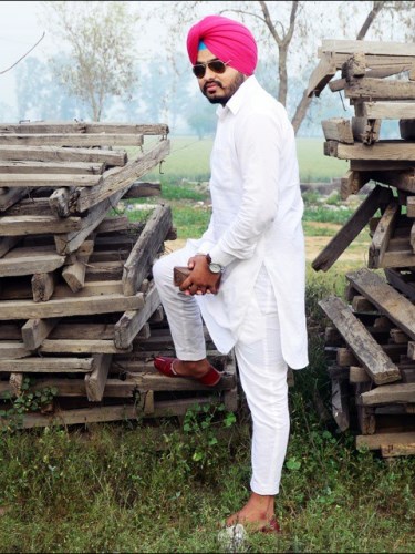 Ki mondta, hogy a pasiknak nem áll jól a rózsaszín?