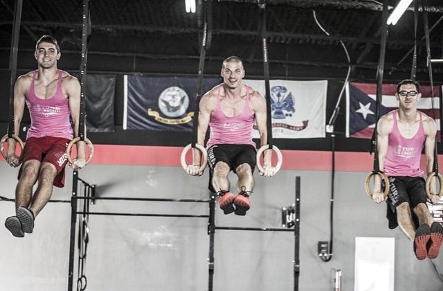 Ki mondta, hogy a pasiknak nem áll jól a rózsaszín?