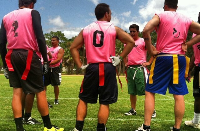 Ki mondta, hogy a pasiknak nem áll jól a rózsaszín?