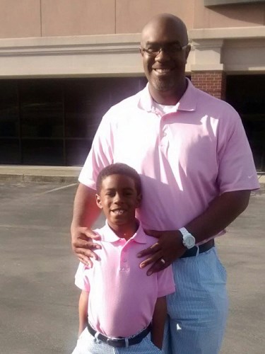 Ki mondta, hogy a pasiknak nem áll jól a rózsaszín?