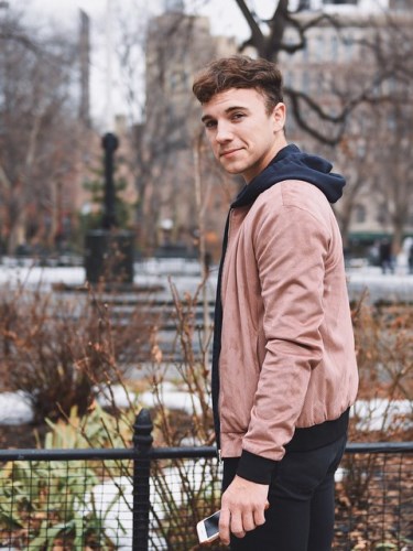 Ki mondta, hogy a pasiknak nem áll jól a rózsaszín?