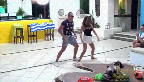 Éden Hotel: az öt legfontosabb gif, amit Sneziről látnod kell