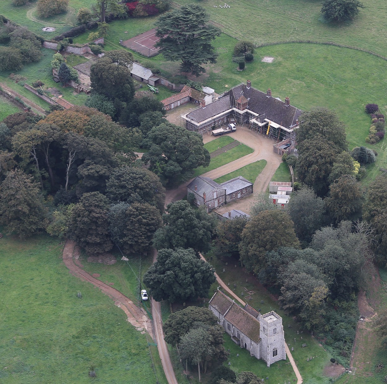 Katalin és Vilmos Anmer Hall-i birtoka, ami néhány hónapja teljeskörű felújításon esett át. Katalin és Vilmos Anmer Hall-i birtoka, ami néhány hónapja teljeskörű felújításon esett át.