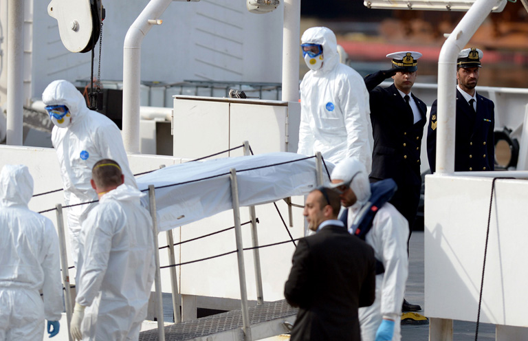 Drámai képek, a  Földközi-tengeren történt hajókatasztrófáról