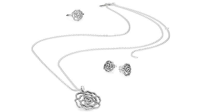 Játssz velünk és nyerd meg a PANDORA csodálatos anyák napi ékszerkollekcióját!