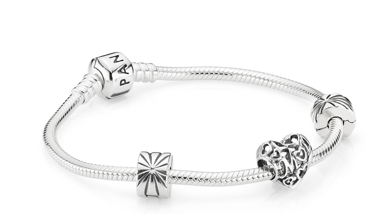 Játssz velünk és nyerd meg a PANDORA csodálatos anyák napi ékszerkollekcióját!