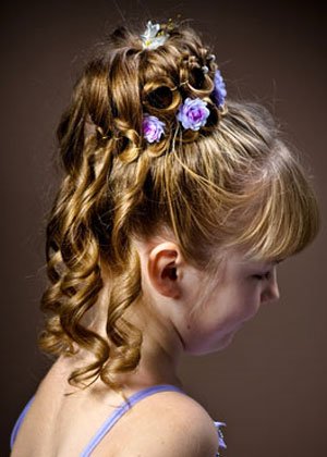 Esküvői gyerekfrizura divat 2015 Esküvői gyerekfrizura divat 2015