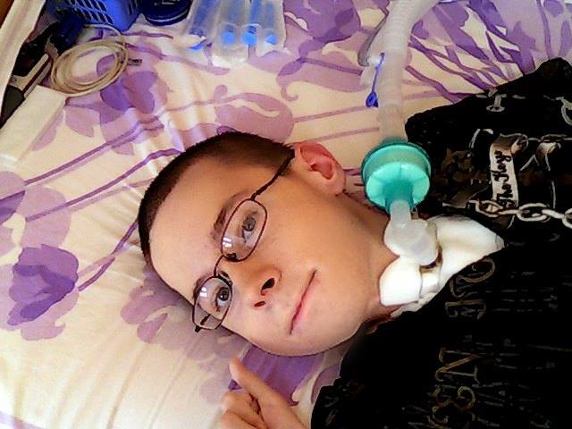 Huncutkodni, bulizni, sétálni szeretne az ágyhoz kötött Krisztián Huncutkodni, bulizni, sétálni szeretne az ágyhoz kötött Krisztián