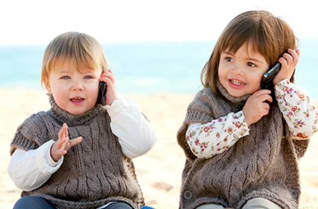 Hihetetlen! Minden harmadik egyévnél fiatalabb baba mobilozik Hihetetlen! Minden harmadik egyévnél fiatalabb baba mobilozik