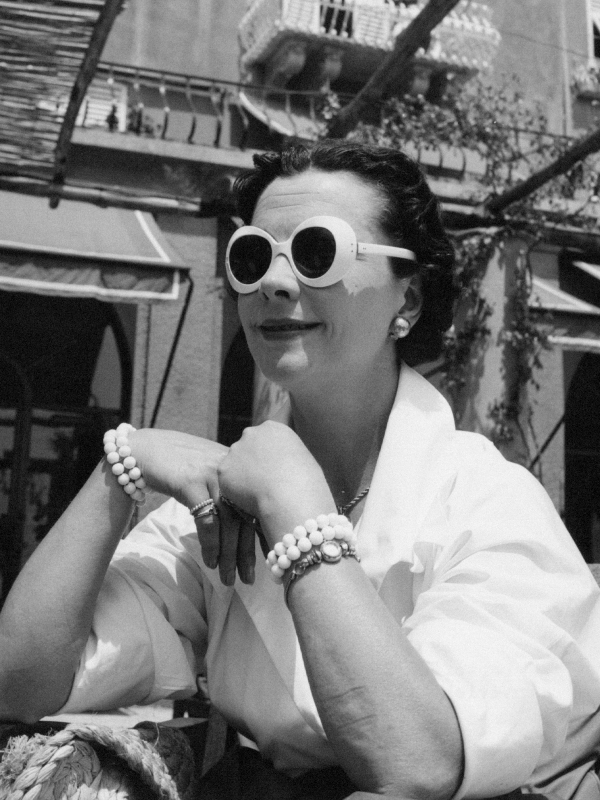 A portofinoi Hotel Splendid teraszán napfürdőzve