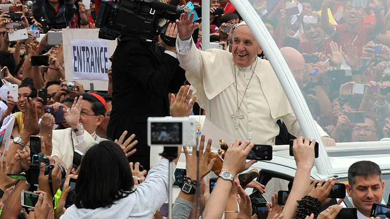 Ferenc pápa nem fukarkodik