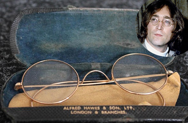 Elárverezik John Lennon szemüvegét