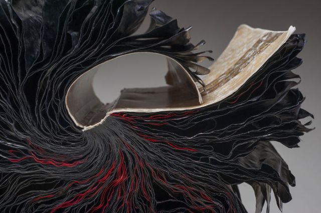 Elképesztő műalkotásokat készít régi könyvekből - fotók