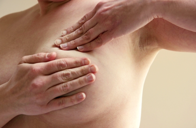 Így kell elvégezni az otthoni mellvizsgálatot Így kell elvégezni az otthoni mellvizsgálatot