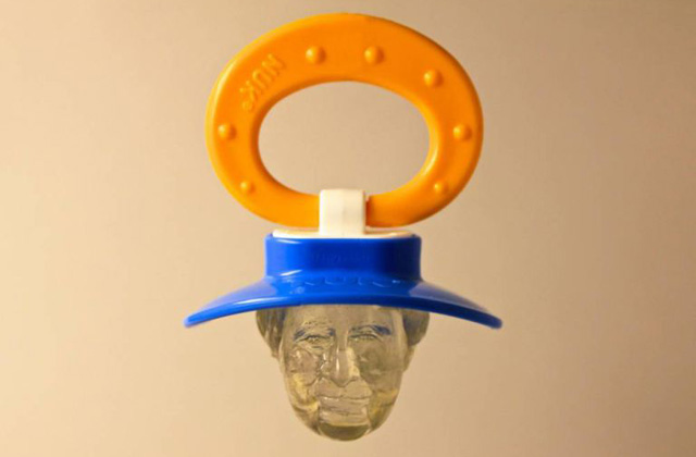 Cumit mintáztak II. Erzsébetről - fotó Cumit mintáztak II. Erzsébetről - fotó