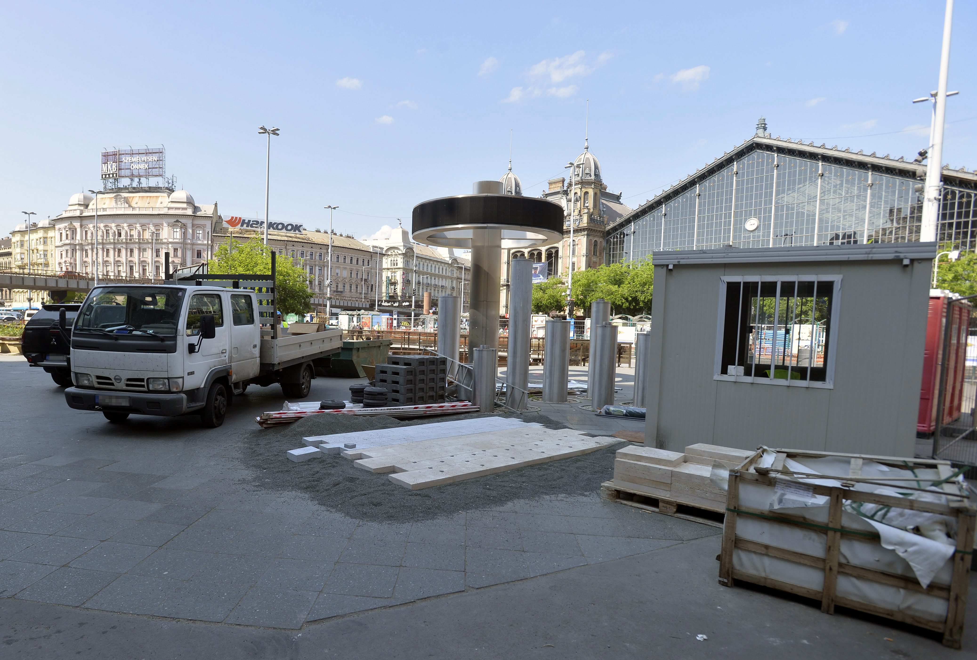 Nyugati tér: elkezdődött a felújítás - képek