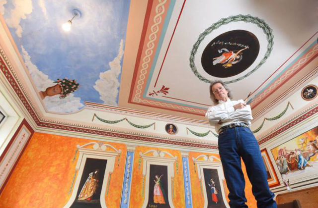 Sixtusi kápolnát csinált az otthonából - fotók