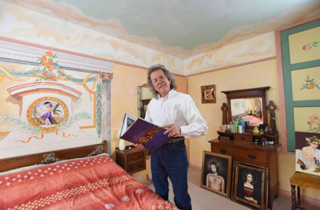 Sixtusi kápolnát csinált az otthonából - fotók