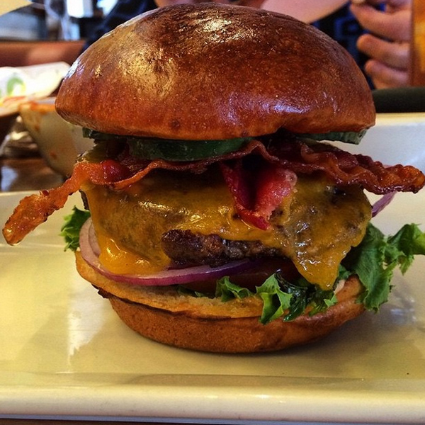 200 milliót költöttek arra, hogy jól nézzenek ki a hamburgereik az Instagramon 200 milliót költöttek arra, hogy jól nézzenek ki a hamburgereik az Instagramon