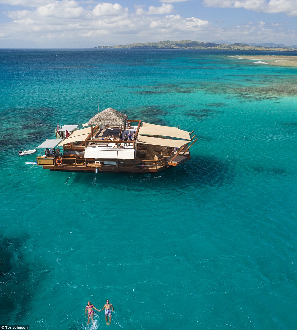 Egy szelet menyország - hihetetlen pizzéria lebeg az óceánon - képek