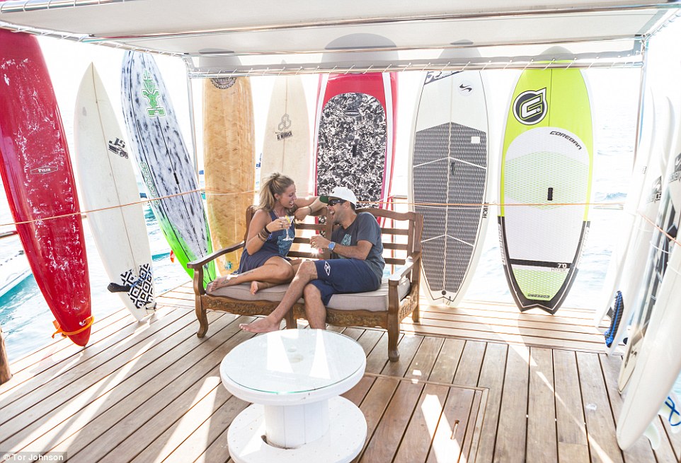 Egy szelet menyország - hihetetlen pizzéria lebeg az óceánon - képek