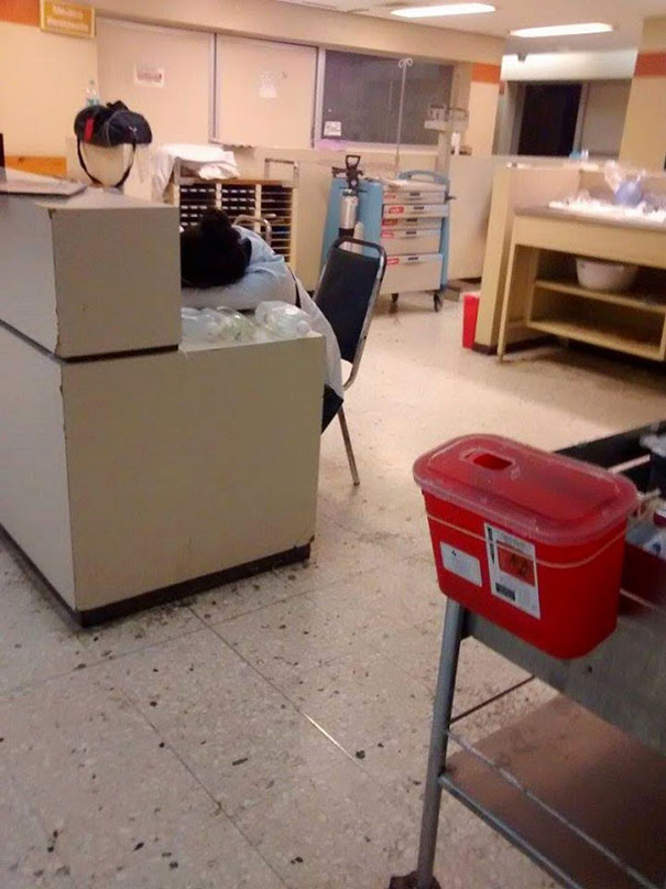 Műszak közben alvó orvosok képei terjednek vírusként