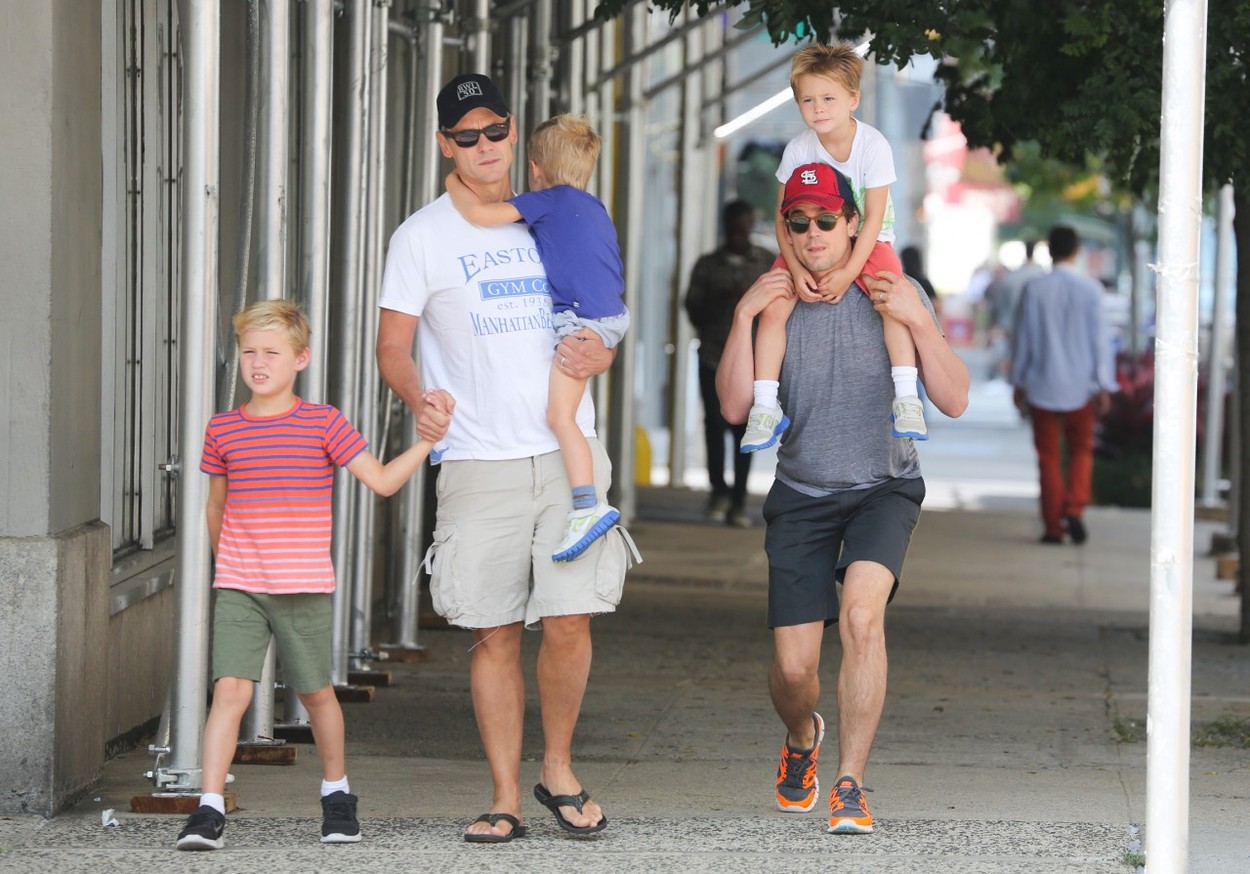 20 szexi fotó a szépszemű Matt Bomerről
