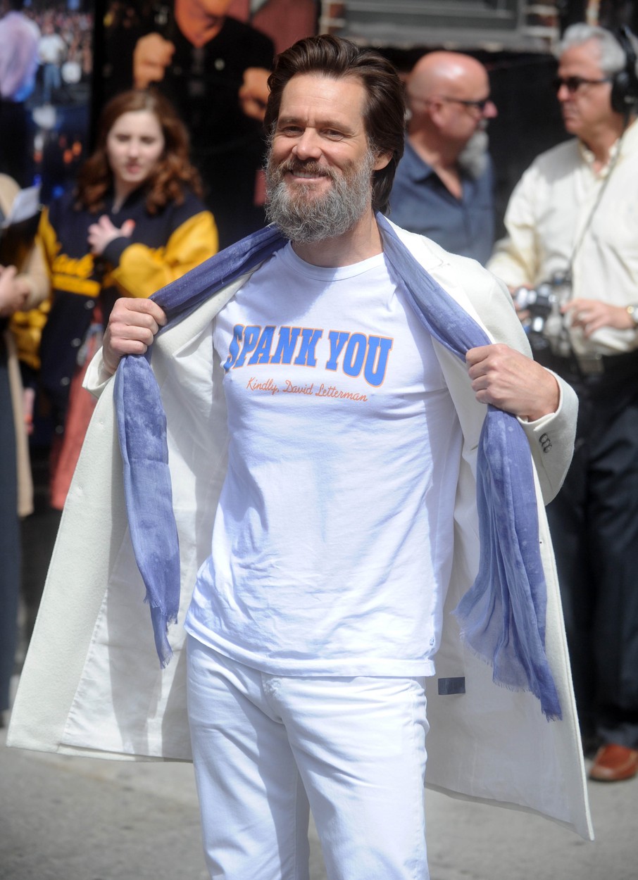 Rá sem lehet ismerni a nagyapó szakállas Jim Carreyre