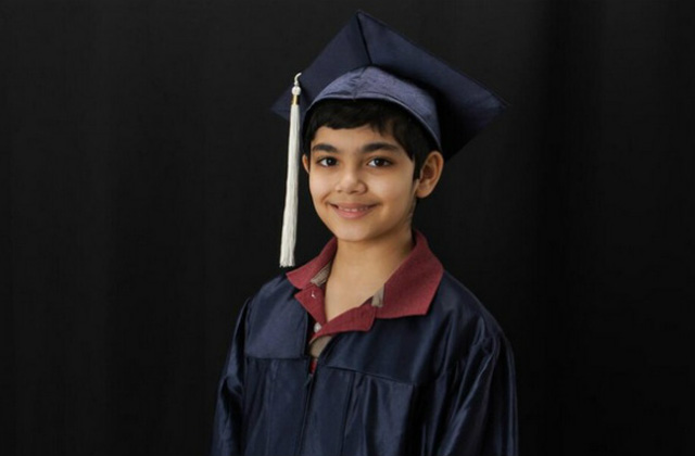 11 évesen diplomázott le a kisfiú 11 évesen diplomázott le a kisfiú