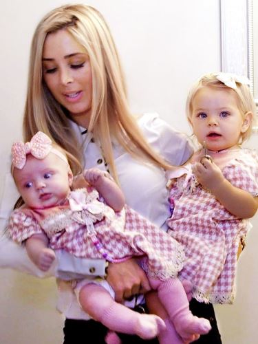 Még nincs kétéves, de már Louis Vuitton táskát hord