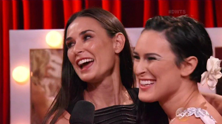 A táncos műsor összes felvételét élőben szurkolta végig Demi Moore és elsírta magát, amikor Rumer végül megnyerte