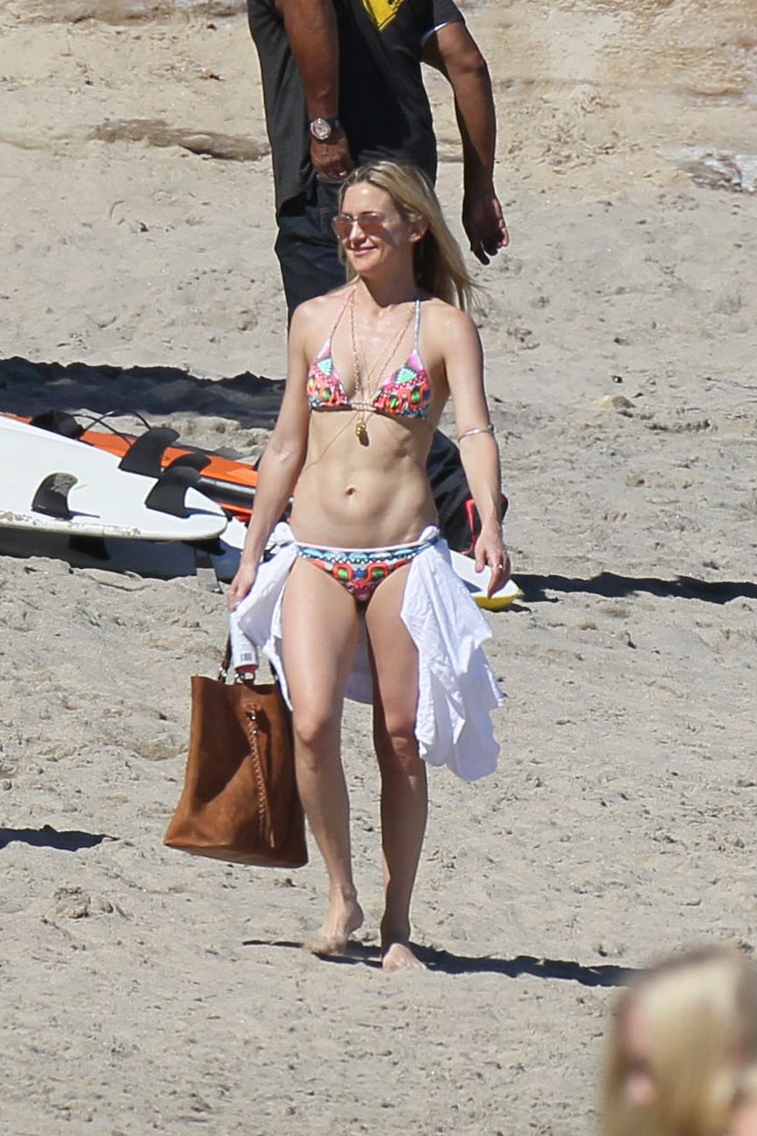 Kate Hudson megmutatja, miért jó kis mellű nőnek lenni