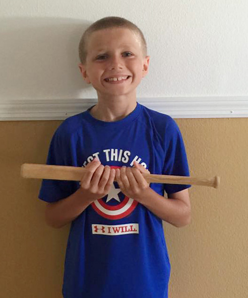 Két évig növesztette a haját a kisfiú, hogy a beteg gyerekeknek adhassa