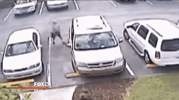 88 éves bácsi szúrta ki a 82 éves néni autójnak kerekét 88 éves bácsi szúrta ki a 82 éves néni autójnak kerekét