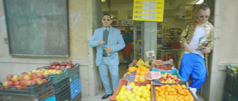 8 gifben bemutatjuk Kis Grófo új klipjét