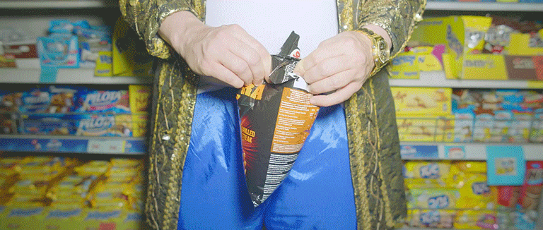 8 gifben bemutatjuk Kis Grófo új klipjét