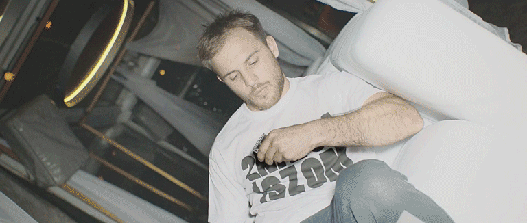 8 gifben bemutatjuk Kis Grófo új klipjét